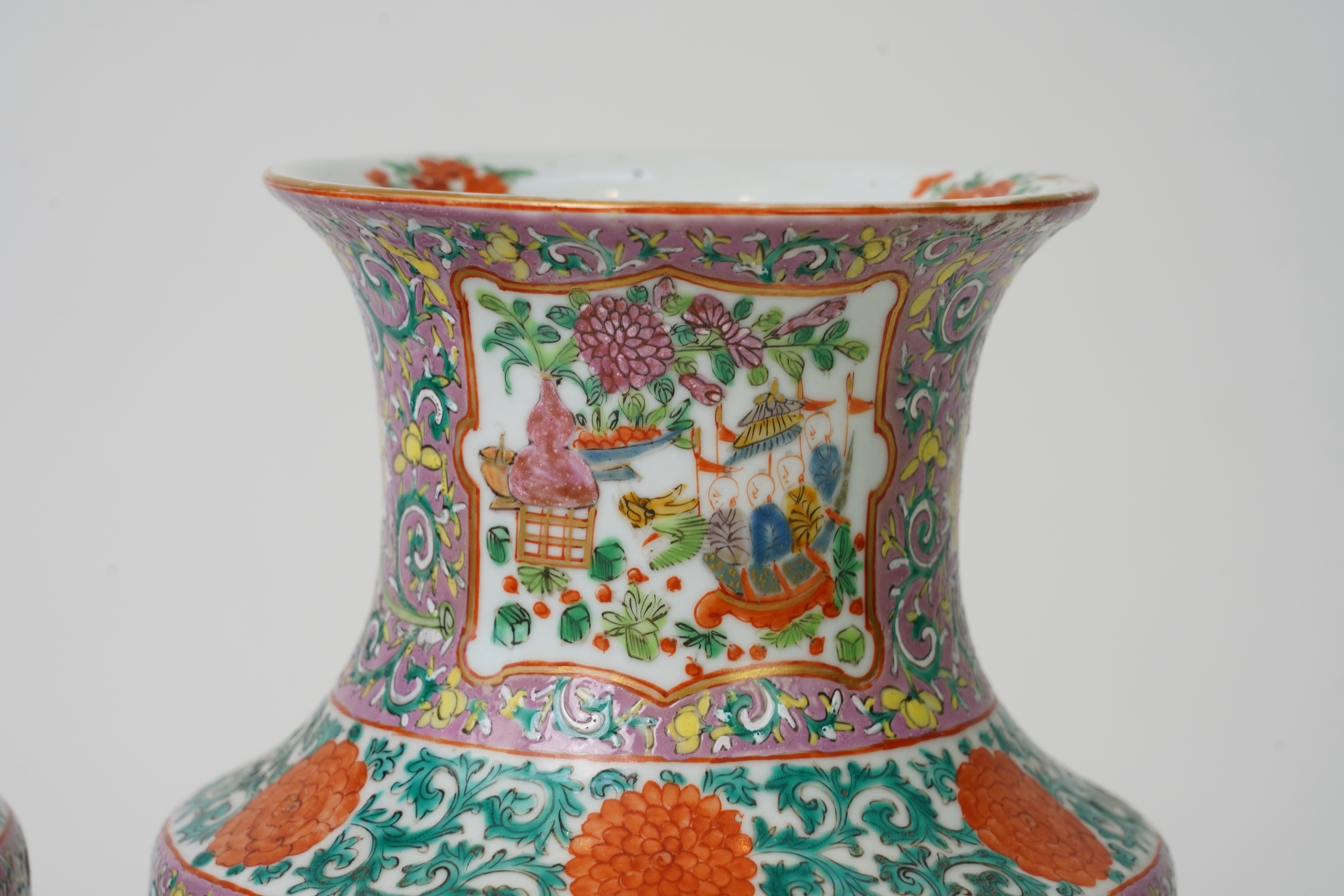 A pair of Chinese famille rose vases, early 20th century